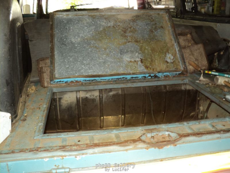 Engine hatch